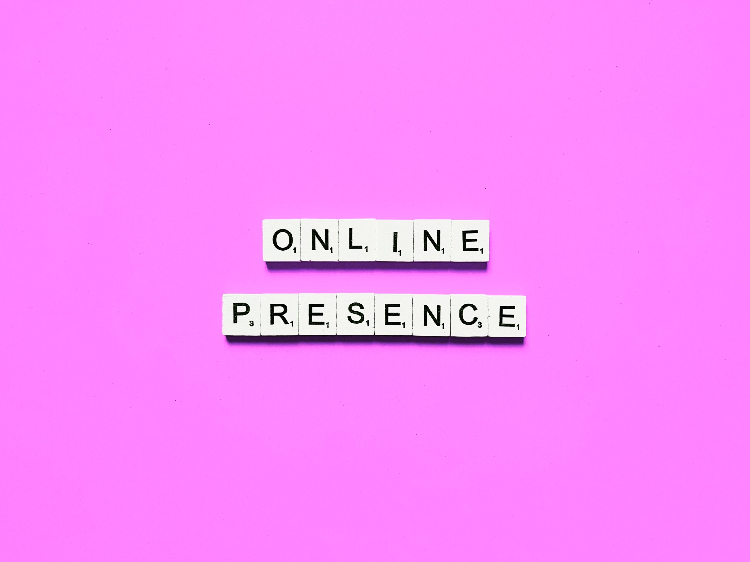 Presença digital ainda é importante? 1 online presence 3HE6JYZ scaled 1-marketing-digital