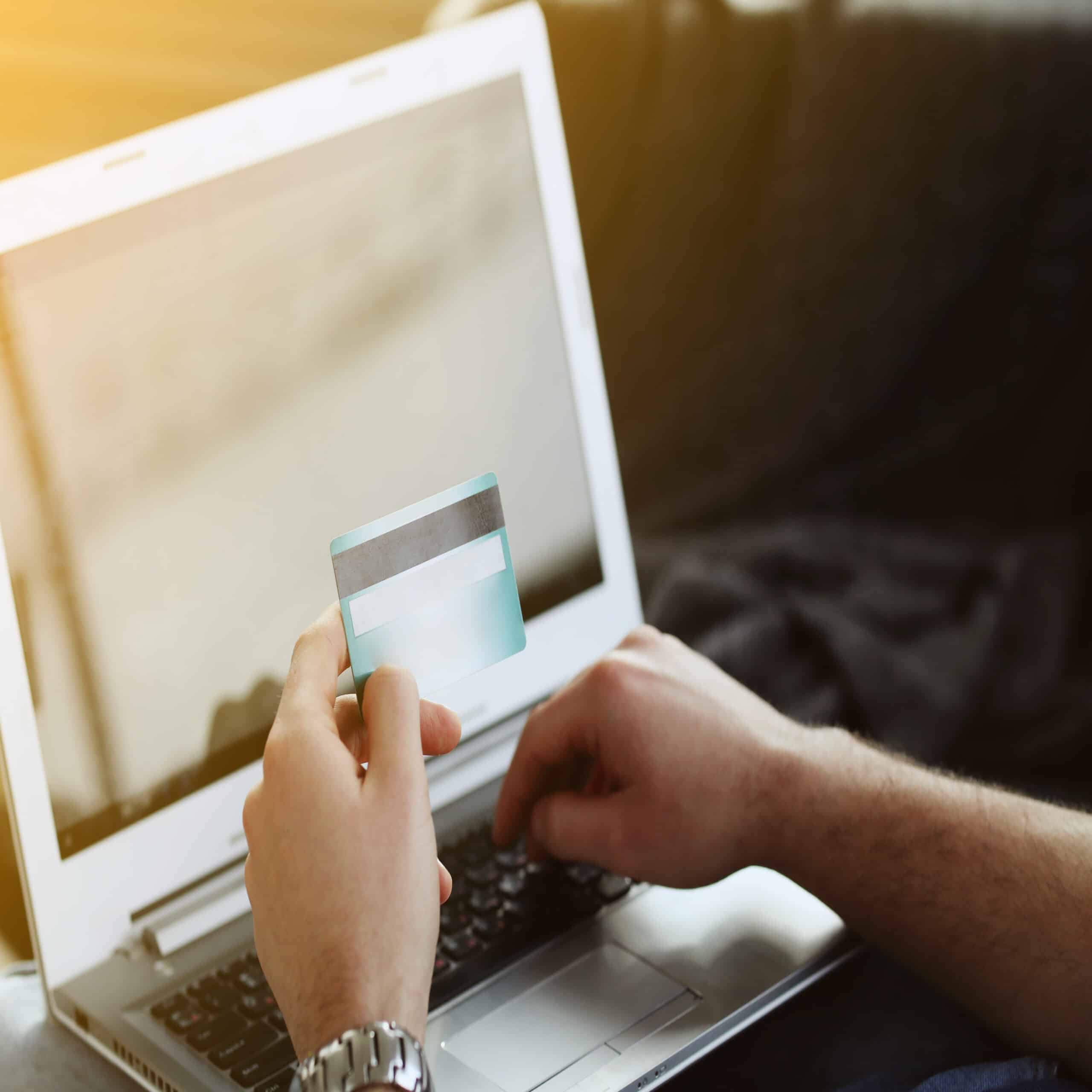 Como atrair clientes online para as lojas físicas? 1 Como atrair clientes nas lojas fisicas scaled 1-marketing-digital